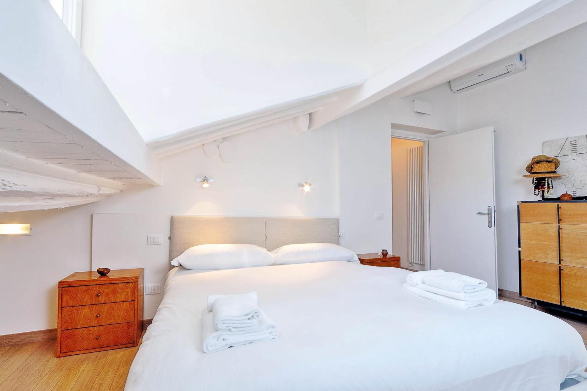 Апартаменты Pantheon Charming Attic | Romeloft Экстерьер фото